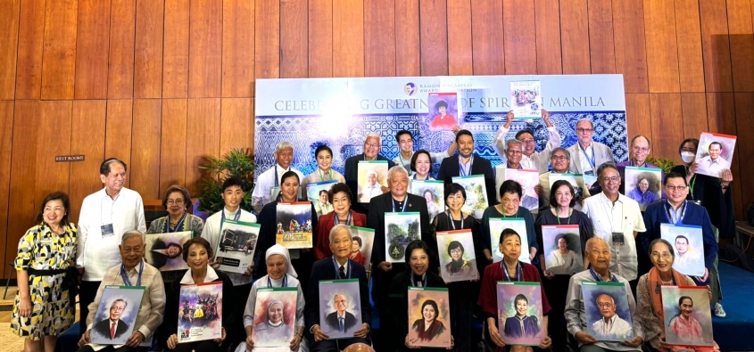 Prof. Muhammad Yunus felicitated in Manila on the occasion of his 40th anniversary of receiving the “Ramon Magsaysay” Award. Prof. Muhammad Yunus felicitated in Manila on the occasion of his 40th anniversary of receiving the “Ramon Magsaysay” Award.